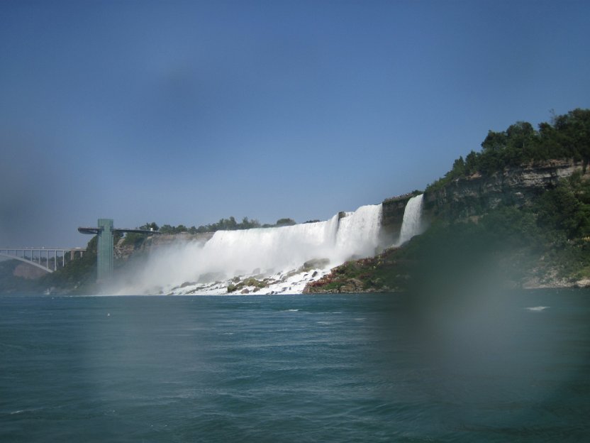 063-Cave of the Winds spectators towards the center-U.S. side.jpg